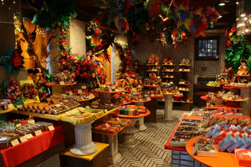 vente-ST MARTIN VESUBIE-min_candy_store_chocolate_shop_chocolate_switzerland-393515